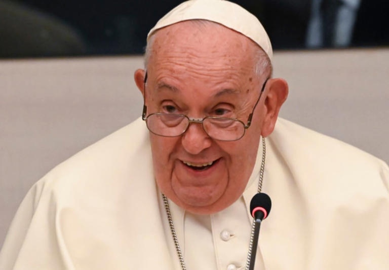 El papa sufre crisis respiratoria y su estado es crítico; no pronunciará el ángelus este domingo