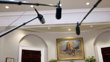 Quitan un óleo de Obama en la Casa Blanca y ponen otro de la icónica imagen de Trump ensangrentado