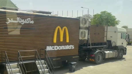 VIDEO: Arabia Saudita instala un McDonald’s móvil por la llegada de Trump