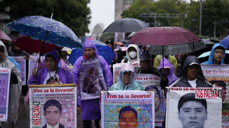 ¿Retorno a la ‘verdad oficial’?: Padres de los 43 de Ayotzinapa sostienen quinta reunión con Sheinbaum