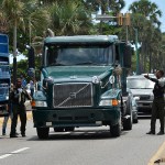 Intrant recula ante reclamo de choferes y retira muro del Malecón; instalarán uno más reducido